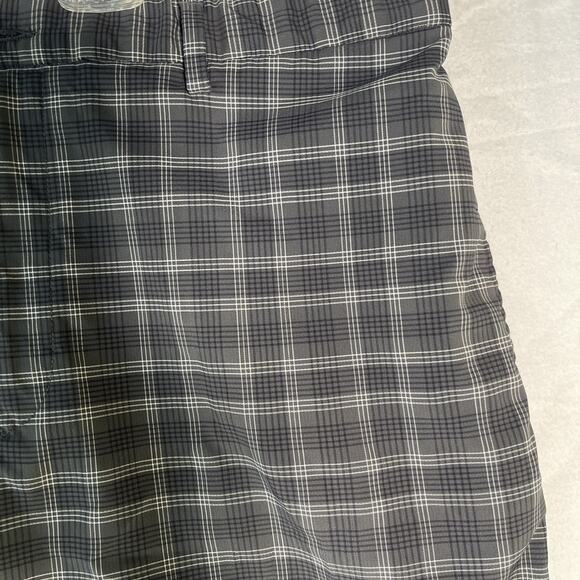 Greg Norman Golf Shorts Men's 38 Plaid Flat Front Gray Casual- Missing Button - Picture 2 of 5